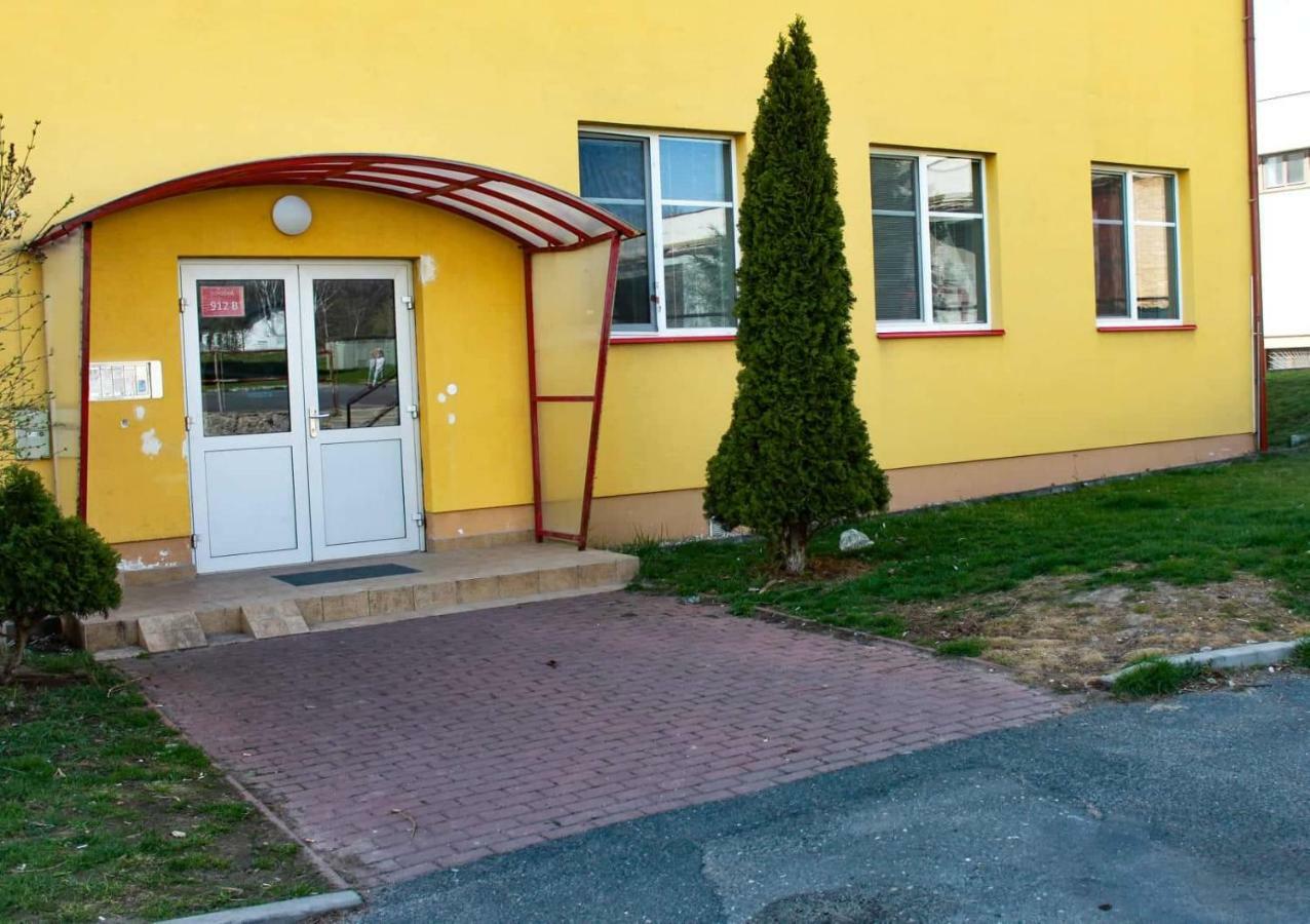 Apartman Topolova 912B Миловице Екстериор снимка